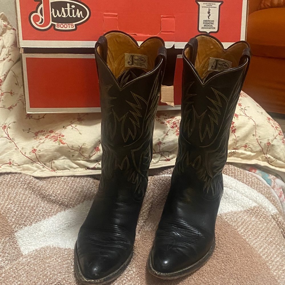 Justin Boots Vintage Black Leather Cowboy Western Boots with Contrast Stitching